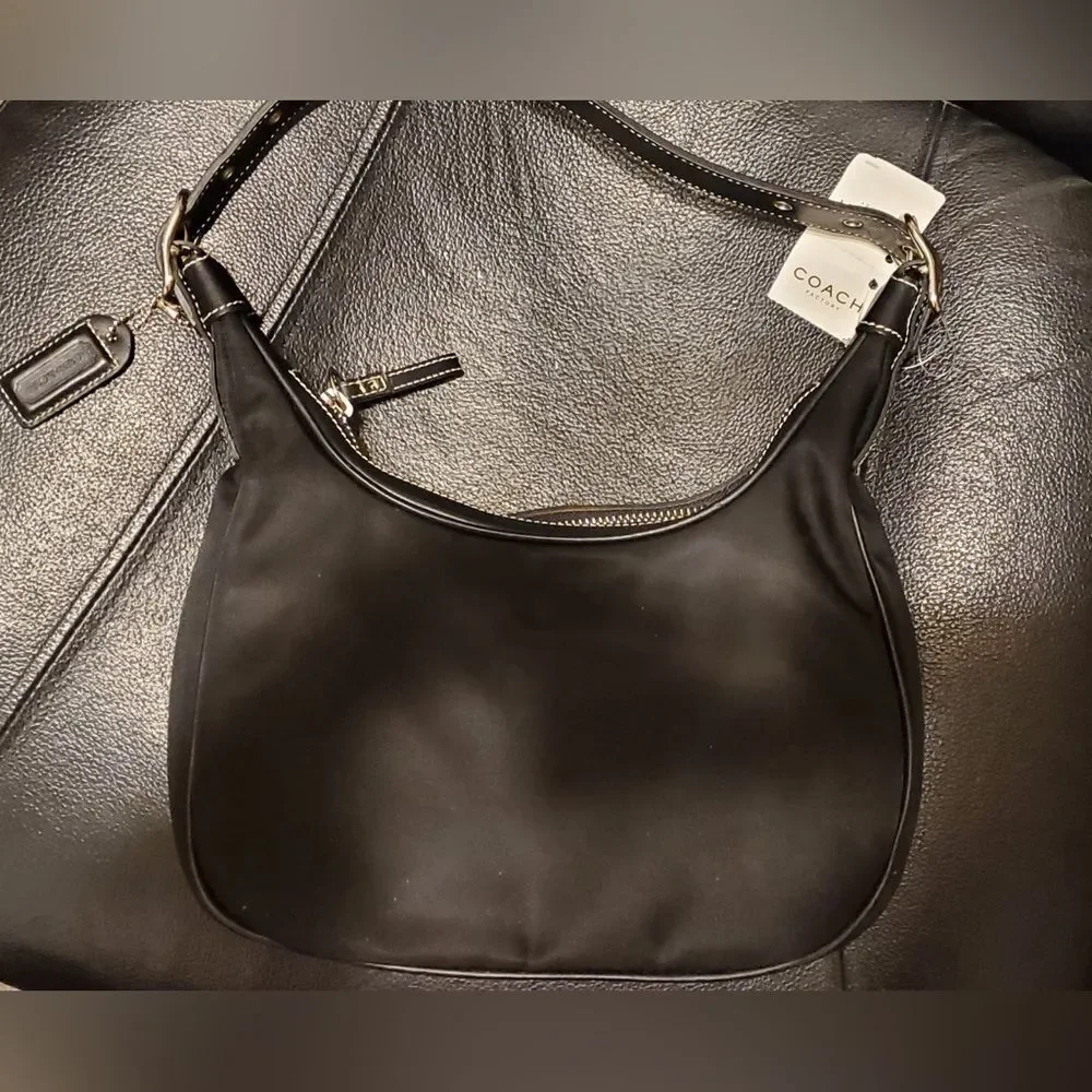 Authentic Women’s Coach hobo shoulder bag, NWT